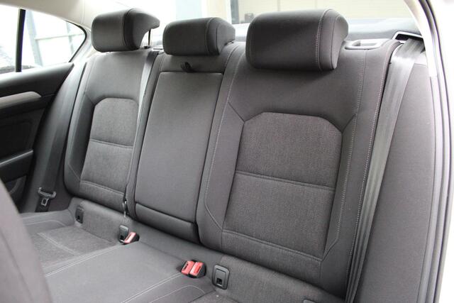 Volkswagen PASSAT 1.6 TDI Comfortline Business | LED | Navi | ACC