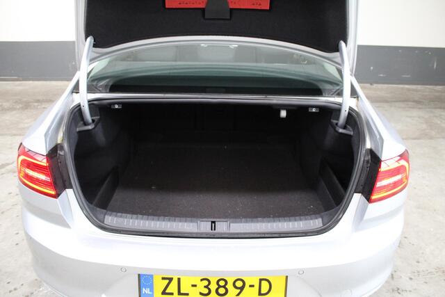 Volkswagen PASSAT 1.6 TDI Comfortline Business | LED | Navi | ACC