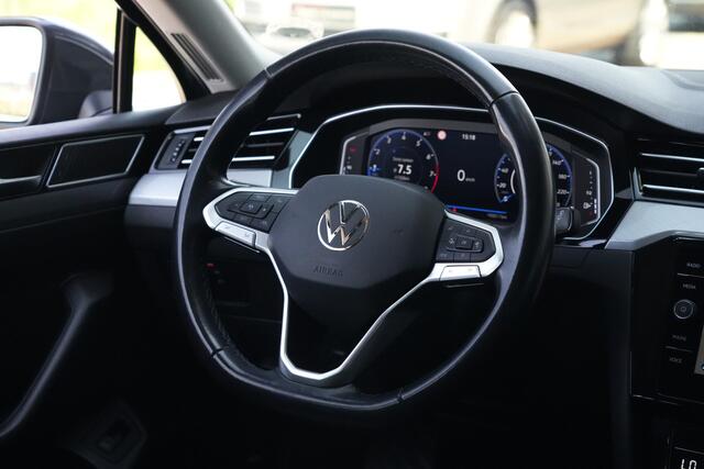Volkswagen PASSAT Variant 1.5 TSI Business 150pk Navigatie/Camera/AdaptieveCruiseControl