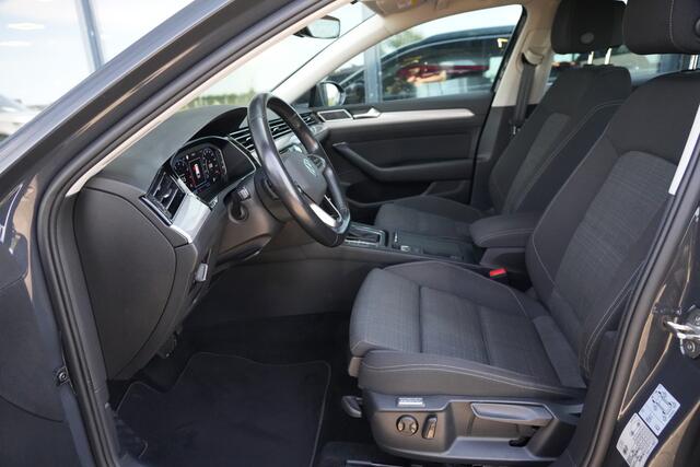 Volkswagen PASSAT Variant 1.5 TSI Business 150pk Navigatie/Camera/AdaptieveCruiseControl