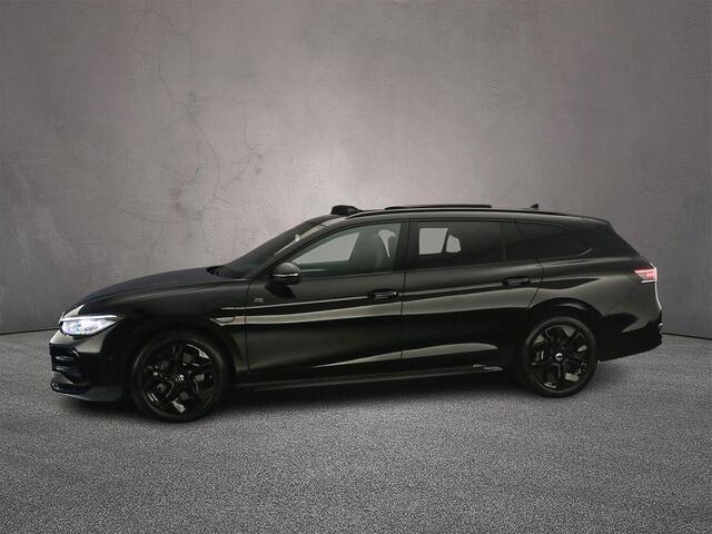 Volkswagen PASSAT Variant R-Line Edition 1.5 TSI eHybrid 272pk DSG Automaat Trekhaak, Harman Kardon audio, Panoramadak, Lederen bekleding, Black Style, Adaptive cruise control