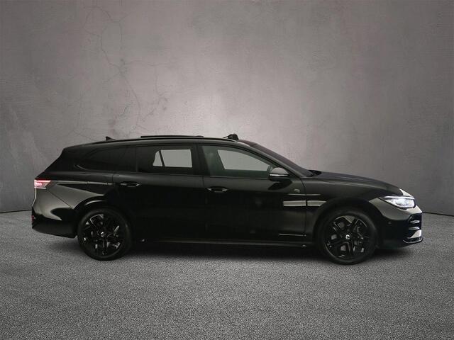 Volkswagen PASSAT Variant R-Line Edition 1.5 TSI eHybrid 272pk DSG Automaat Trekhaak, Harman Kardon audio, Panoramadak, Lederen bekleding, Black Style, Adaptive cruise control