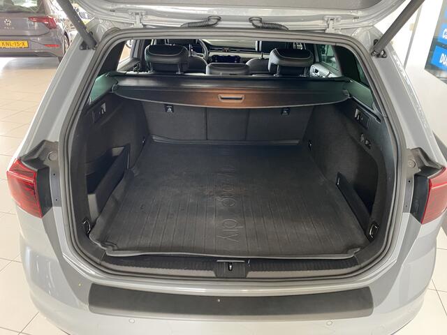 Volkswagen PASSAT Variant 1.4 TSI PHEV GTE Business Panodak / Trekhaak / Alcantara bekleding / elec achterklep /