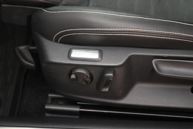 Volkswagen PASSAT Variant 2.0 TDI DSG 150pk R-Line Business Camera Stoelverwarming Virtual Cockpit
