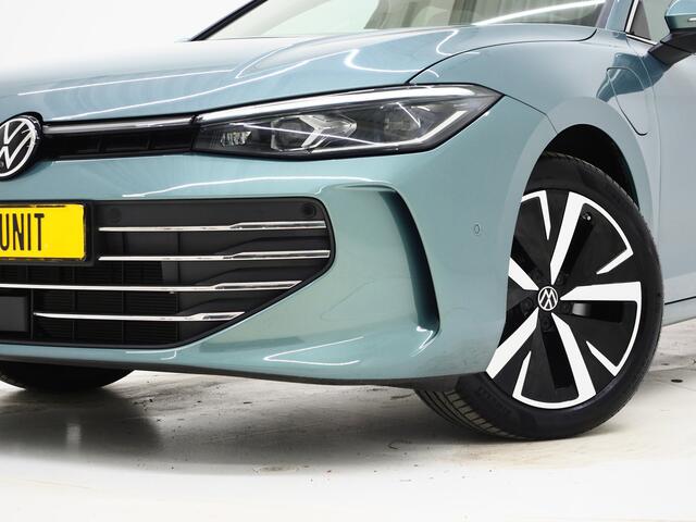 Volkswagen PASSAT Variant 1.5 eHybrid Elegance | Panoramadak | Leder/Alcantara | Massage | Trekhaak | HUD | Keyless | Sfeerlicht