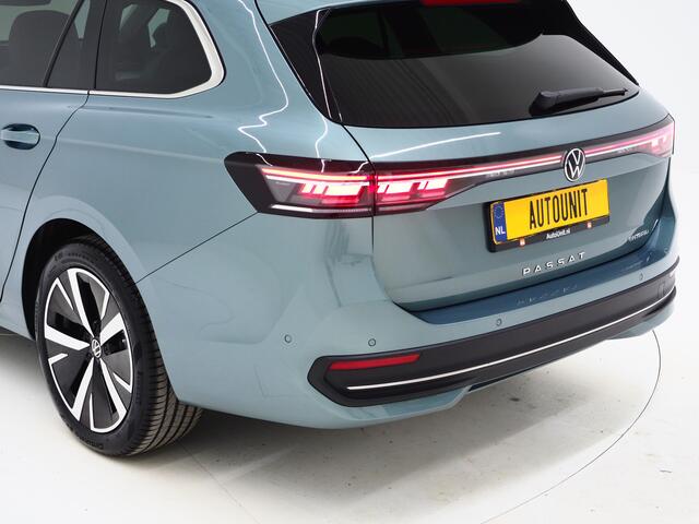 Volkswagen PASSAT Variant 1.5 eHybrid Elegance | Panoramadak | Leder/Alcantara | Massage | Trekhaak | HUD | Keyless | Sfeerlicht