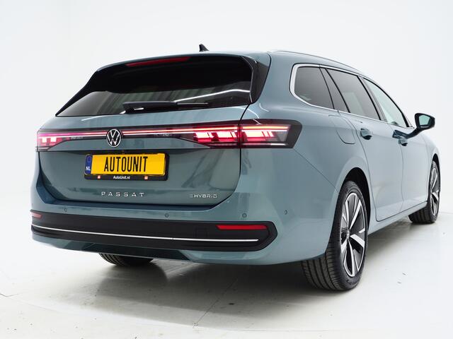 Volkswagen PASSAT Variant 1.5 eHybrid Elegance | Panoramadak | Leder/Alcantara | Massage | Trekhaak | HUD | Keyless | Sfeerlicht