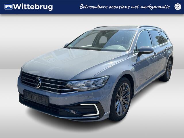Volkswagen PASSAT Variant 1.4 TSI PHEV GTE / AUTOMAAT/ ADAPTIVE CRUISE/ PARK.SENSOREN V+A/ APP-CONNECT/ STOELVERWARMING/ ERGO COMFORT/ DIGITAL DASH/ KEYLESS/ NAVI/ DAB/ CLIMA/ 18'' LMV