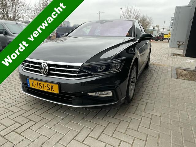 Volkswagen PASSAT 1.5 TSI R-Line Business + Automaat | SEDAN | Clima | Navi | Pano | Half-leder | Trekhaak |