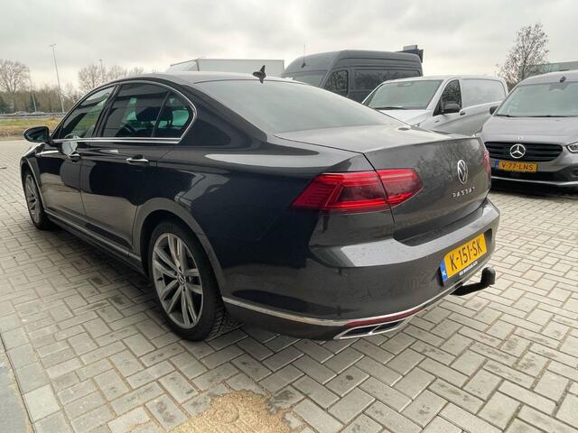 Volkswagen PASSAT 1.5 TSI R-Line Business + Automaat | SEDAN | Clima | Navi | Pano | Half-leder | Trekhaak |