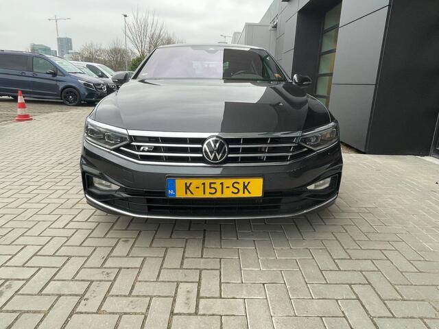 Volkswagen PASSAT 1.5 TSI R-Line Business + Automaat | SEDAN | Clima | Navi | Pano | Half-leder | Trekhaak |