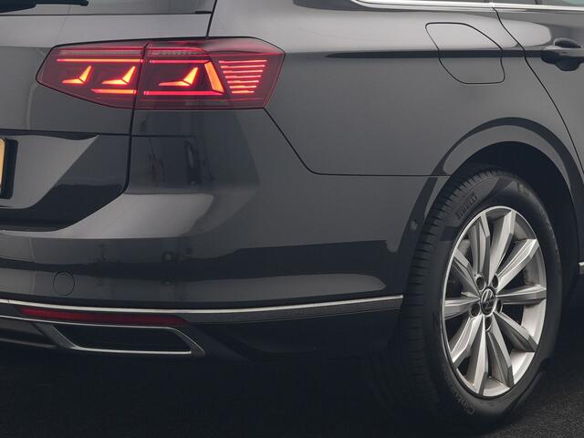 Volkswagen PASSAT 1.4 TSI GTE Business PHEV 218pk Dealer O.H. | Trekhaak Af Fabriek | Panodak | Adaptive Cruise | Camera | IQ Light | Alcantara Sportstoelen Massage & Verwarmd | Stuur Verwarmd | Keyless | Blis | Sfeerverlichting | Apple Carplay | DAB | Plug In Hybrid |