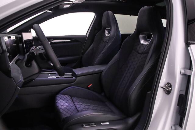 Volkswagen PASSAT Variant R-Line Edition 1.5 TSI eHybrid 204pk DSG Automaat Trekhaak, 360 camera, Panoramadak, Adaptive cruise control, LED matrix koplampen