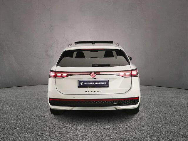 Volkswagen PASSAT Variant R-Line Edition 1.5 TSI eHybrid 204pk DSG Automaat Trekhaak, 360 camera, Panoramadak, Adaptive cruise control, LED matrix koplampen