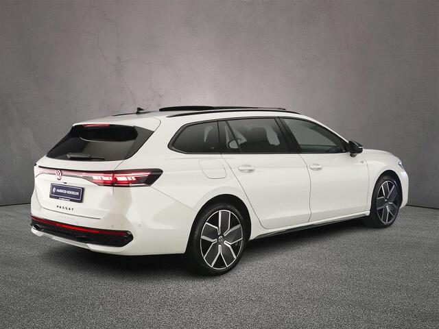 Volkswagen PASSAT Variant R-Line Edition 1.5 TSI eHybrid 204pk DSG Automaat Trekhaak, 360 camera, Panoramadak, Adaptive cruise control, LED matrix koplampen