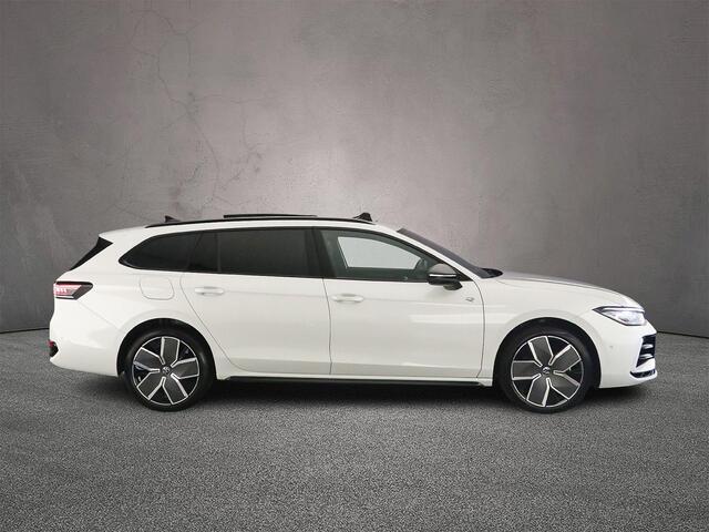 Volkswagen PASSAT Variant R-Line Edition 1.5 TSI eHybrid 204pk DSG Automaat Trekhaak, 360 camera, Panoramadak, Adaptive cruise control, LED matrix koplampen