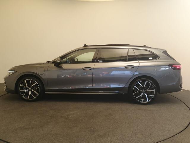 Volkswagen PASSAT Variant 1.5 eHybrid 272pk DSG/AUT R-Line Wegklapbare trekhaak, Harman/Kardon, Leder, Pano