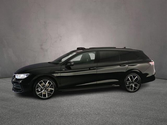 Volkswagen PASSAT Variant R-Line Edition 1.5 TSI eHybrid 204pk DSG Automaat Trekhaak, Black Style, Panoramadak, Adaptive cruise control, 360 camera, Achteruitrijcamera