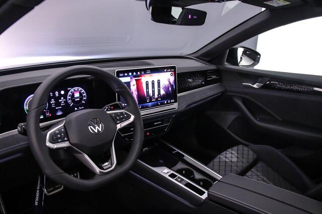 Volkswagen PASSAT Variant R-Line Edition 1.5 TSI eHybrid 204pk DSG Automaat Trekhaak, Black Style, Panoramadak, Adaptive cruise control, 360 camera, Achteruitrijcamera
