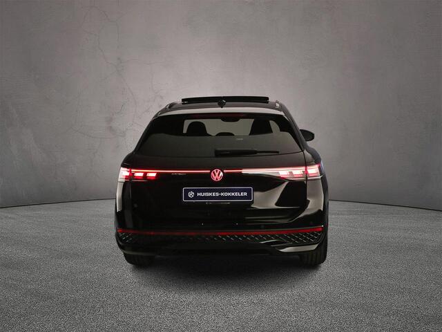 Volkswagen PASSAT Variant R-Line Edition 1.5 TSI eHybrid 204pk DSG Automaat Trekhaak, Black Style, Panoramadak, Adaptive cruise control, 360 camera, Achteruitrijcamera