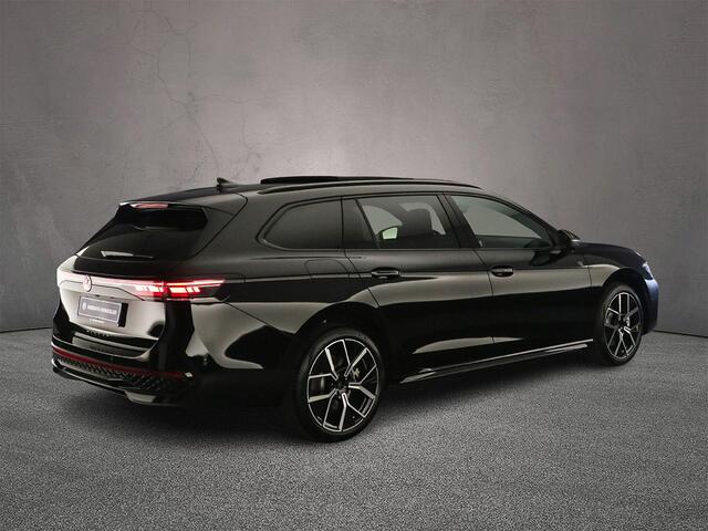 Volkswagen PASSAT Variant R-Line Edition 1.5 TSI eHybrid 204pk DSG Automaat Trekhaak, Black Style, Panoramadak, Adaptive cruise control, 360 camera, Achteruitrijcamera