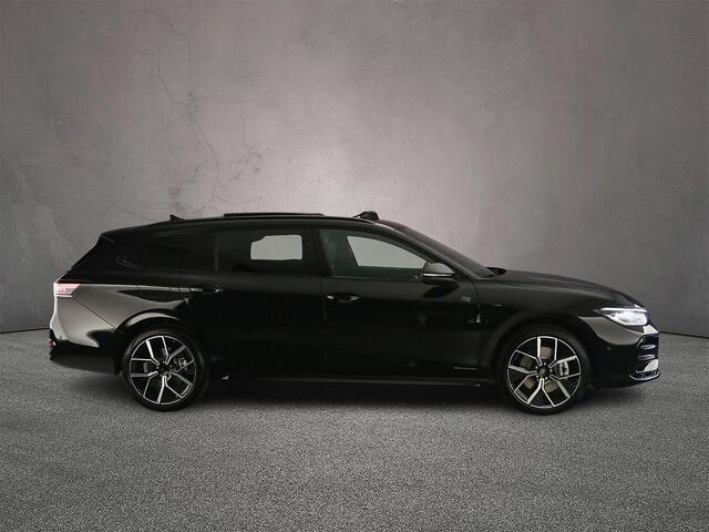 Volkswagen PASSAT Variant R-Line Edition 1.5 TSI eHybrid 204pk DSG Automaat Trekhaak, Black Style, Panoramadak, Adaptive cruise control, 360 camera, Achteruitrijcamera