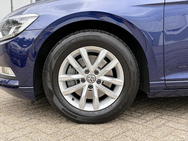 Volkswagen PASSAT Variant 1.5 TSI 150 PK | LED | Stoel verwarming | Parkeer sensoren | ACC |