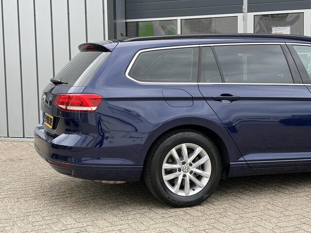Volkswagen PASSAT Variant 1.5 TSI 150 PK | LED | Stoel verwarming | Parkeer sensoren | ACC |
