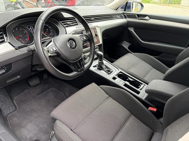 Volkswagen PASSAT Variant 1.5 TSI 150 PK | LED | Stoel verwarming | Parkeer sensoren | ACC |