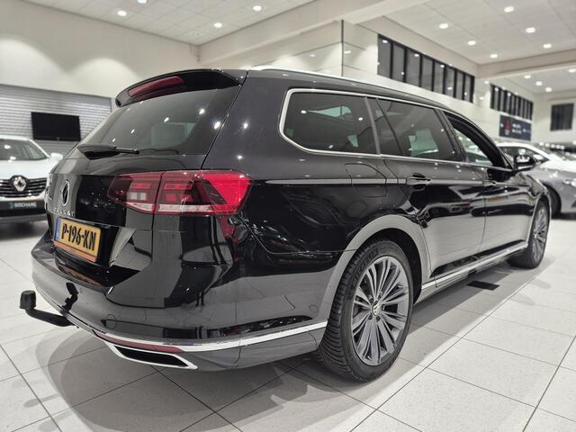 Volkswagen PASSAT Variant 1.5 TSI Elegance Business R | Panoramadak | Trekhaak | Navi Pack | Adaptieve cruise control | Camera | PDC | R-line