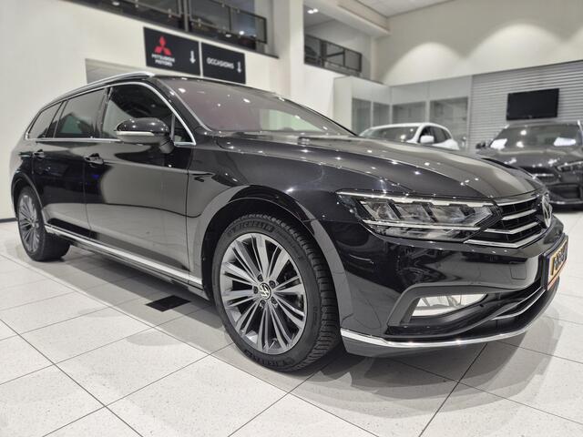 Volkswagen PASSAT Variant 1.5 TSI Elegance Business R | Panoramadak | Trekhaak | Navi Pack | Adaptieve cruise control | Camera | PDC | R-line