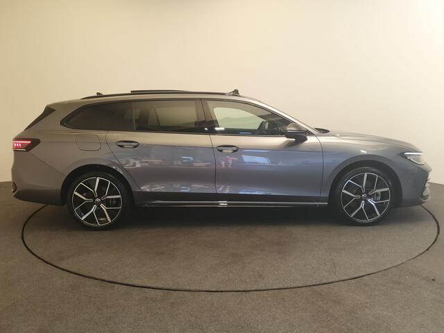 Volkswagen PASSAT Variant 1.5 eHybrid 272pk DSG/AUT R-Line Wegklapbare trekhaak, Harman/Kardon, Leder, Pano