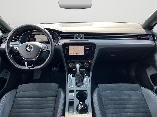 Volkswagen PASSAT Variant 1.4 TSI Highline Business R | LED | Trekhaak | Navi | Clima | ACC | Subwoofer Kenwood |
