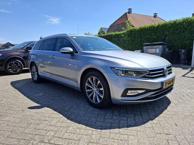 Volkswagen PASSAT Variant 1.6 TDI Highline Business R Automaat | clima | Navi | Pano | S/S | Virtual cockpit | Stoelverwarming |