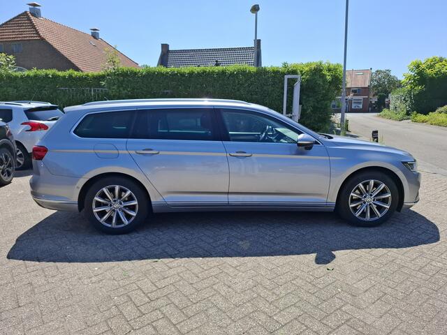 Volkswagen PASSAT Variant 1.6 TDI Highline Business R Automaat | clima | Navi | Pano | S/S | Virtual cockpit | Stoelverwarming |