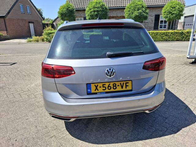 Volkswagen PASSAT Variant 1.6 TDI Highline Business R Automaat | clima | Navi | Pano | S/S | Virtual cockpit | Stoelverwarming |