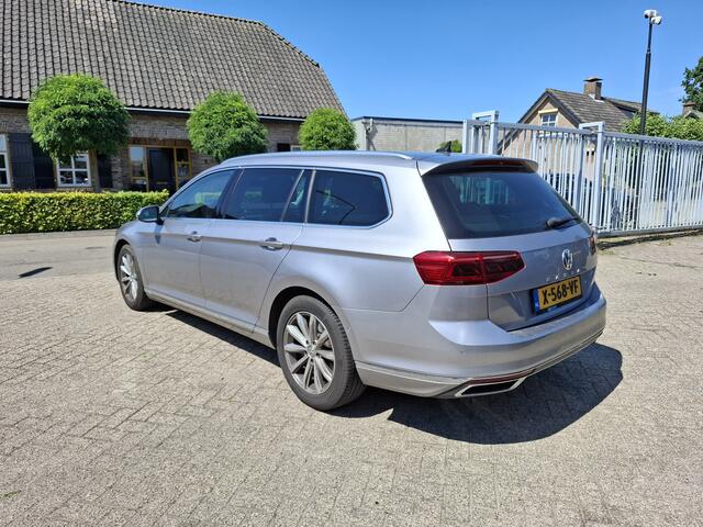 Volkswagen PASSAT Variant 1.6 TDI Highline Business R Automaat | clima | Navi | Pano | S/S | Virtual cockpit | Stoelverwarming |