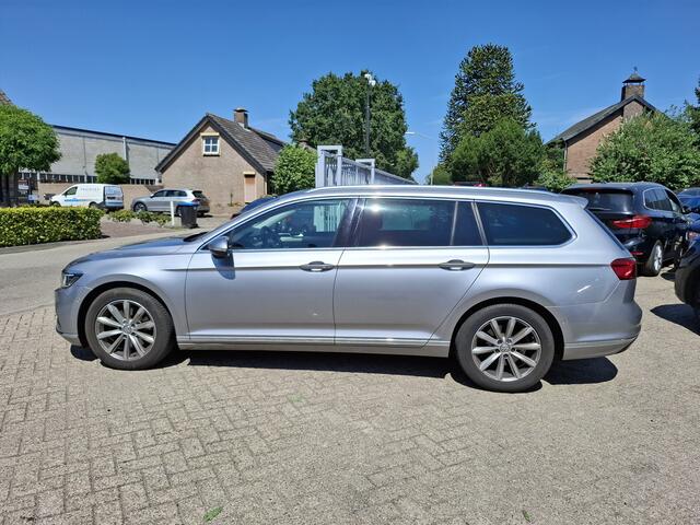 Volkswagen PASSAT Variant 1.6 TDI Highline Business R Automaat | clima | Navi | Pano | S/S | Virtual cockpit | Stoelverwarming |