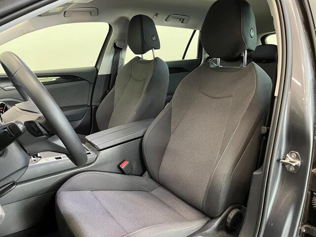 Volkswagen PASSAT Variant 1.5 eTSI DSG-7 Aut Variant Business Airco ECC Navi Wireless Carplay 17" LM Velgen PDC VA+Camera Adaptive Cruise Control