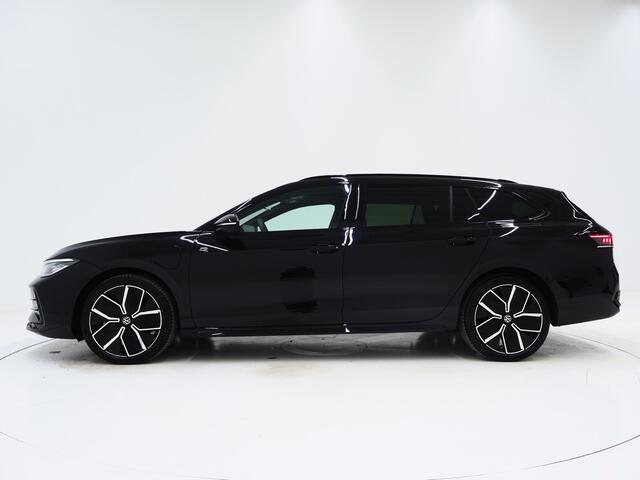 Volkswagen PASSAT Variant 1.5 eHybrid R-Line | 5 Jaar Garantie | Leder | Panoramadak | Stoelventilatie | Trekhaak | Harman/Kardon | Massage | 360