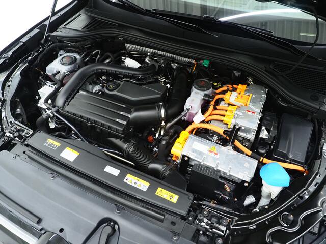 Volkswagen PASSAT Variant 1.5 eHybrid R-Line | 5 Jaar Garantie | Leder | Panoramadak | Stoelventilatie | Trekhaak | Harman/Kardon | Massage | 360