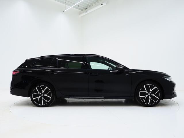 Volkswagen PASSAT Variant 1.5 eHybrid R-Line | 5 Jaar Garantie | Leder | Panoramadak | Stoelventilatie | Trekhaak | Harman/Kardon | Massage | 360