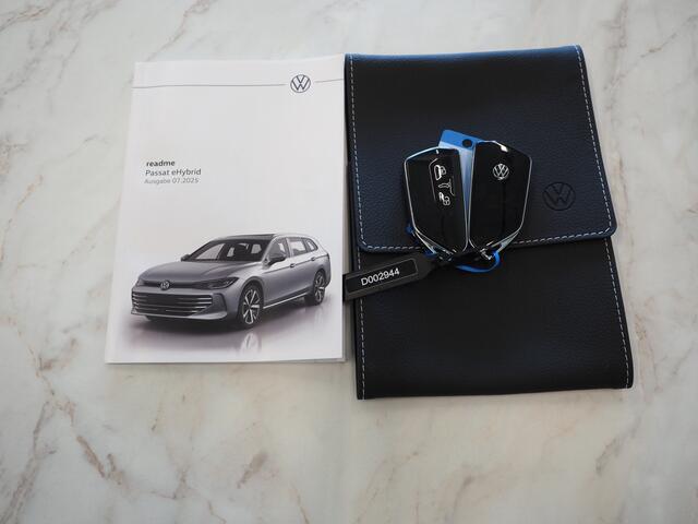 Volkswagen PASSAT Variant 1.5 eHybrid 204PK | Leder/Alcantara | Massage | Stoelkoeling | Trekhaak | HUD | 360 | Keyless