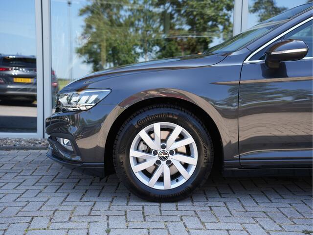 Volkswagen PASSAT Variant 1.5 TSI Business | Draadloze telefoonlader | Apple Carplay | Achteruitrijcamera |