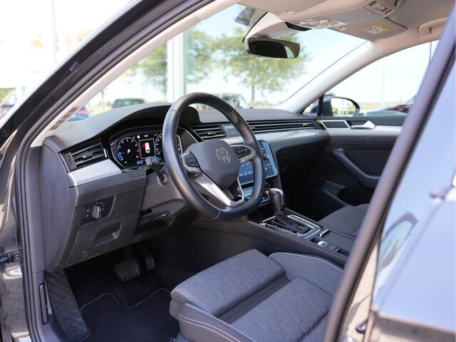 Volkswagen PASSAT Variant 1.5 TSI Business | Draadloze telefoonlader | Apple Carplay | Achteruitrijcamera |