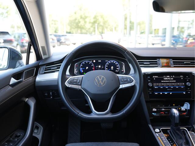 Volkswagen PASSAT Variant 1.5 TSI Business | Draadloze telefoonlader | Apple Carplay | Achteruitrijcamera |