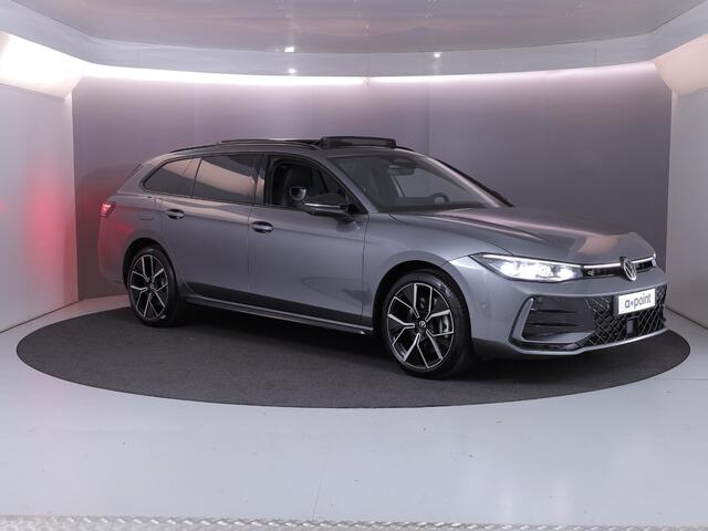 Volkswagen PASSAT Variant 1.5 eHybrid R-Line Edition 272 pk Automaat (DSG) | Verlengde garantie | Navigatie | Panoramadak | Trekhaak (wegklapbaar) | Parkeersensoren (Park assist) | Rondomzicht camera | Head-up display | Black Style pakket | R-Line |