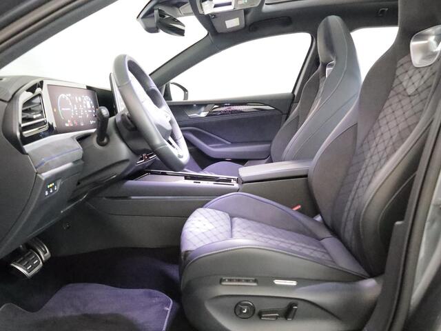 Volkswagen PASSAT Variant 1.5 eHybrid R-Line Edition 272 pk Automaat (DSG) | Verlengde garantie | Navigatie | Panoramadak | Trekhaak (wegklapbaar) | Parkeersensoren (Park assist) | Rondomzicht camera | Head-up display | Black Style pakket | R-Line |