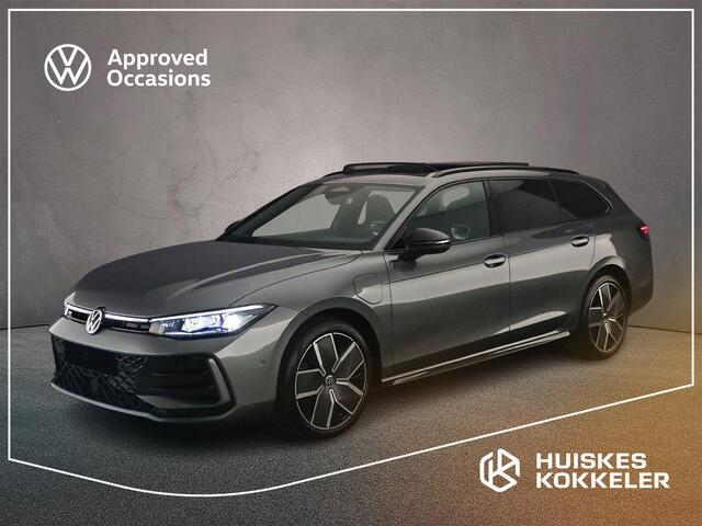 Volkswagen PASSAT Variant R-Line Edition 1.5 TSI eHybrid 272pk DSG Automaat Trekhaak, Panoramadak, Black Style, Adaptive cruise control, Achteruitrijcamera, LED matrix koplampen