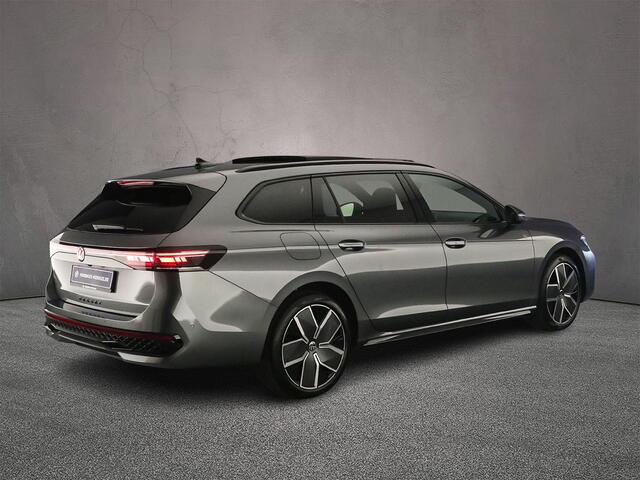 Volkswagen PASSAT Variant R-Line Edition 1.5 TSI eHybrid 272pk DSG Automaat Trekhaak, Panoramadak, Black Style, Adaptive cruise control, Achteruitrijcamera, LED matrix koplampen